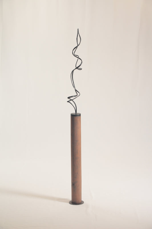 Sculptures・オブジェ タイトル　糸　台付　シリーズ011　